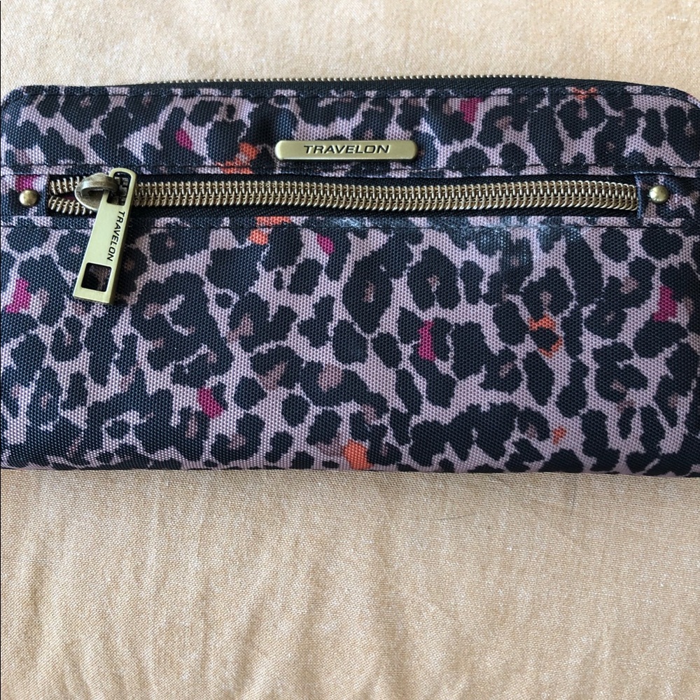 Travelon identity block wallet